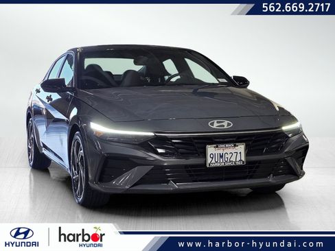 Certified 2025 Hyundai Elantra Sport FWD image 1