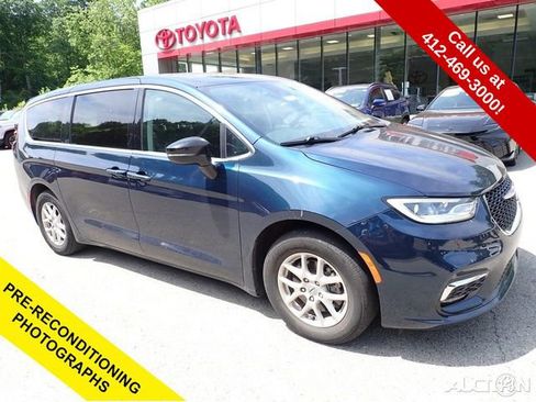 Used 2024 Chrysler Pacifica Touring-L FWD image 1
