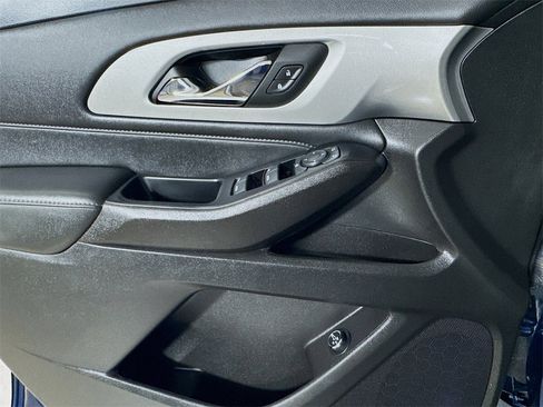 Used 2023 Chevrolet Traverse LT image 15