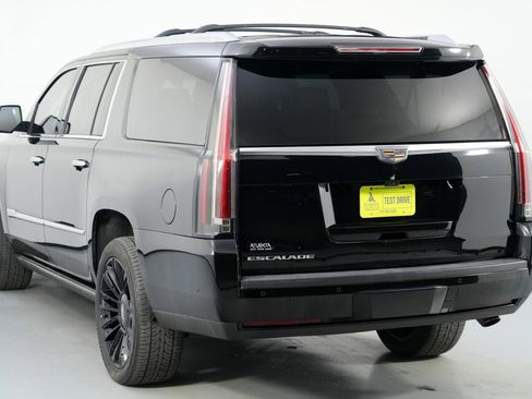 Used 2017 Cadillac Escalade ESV Platinum image 51