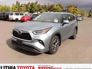 Used 2021 Toyota Highlander XLE AWD/4WD video 1