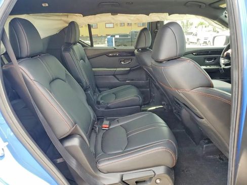Used 2025 Honda Pilot TrailSport image 11