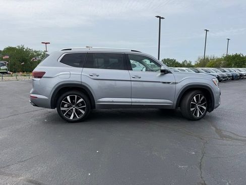 Used 2024 Volkswagen Atlas SEL Premium R-Line AWD/4WD image 9