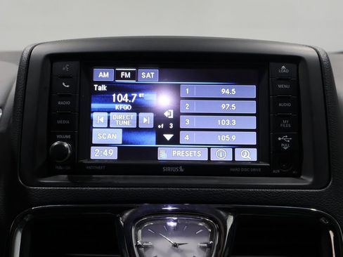 Used 2013 Chrysler Town & Country Touring image 26