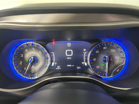 Used 2023 Chrysler Pacifica Touring-L FWD image 29