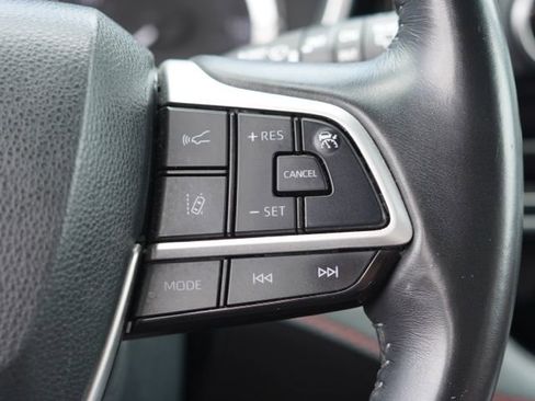 Used 2023 Toyota Highlander XSE AWD/4WD image 23