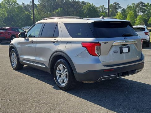Used 2021 Ford Explorer XLT w/ Equipment Group 202A RWD image 11