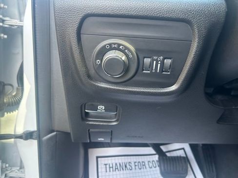 Used 2023 Jeep Grand Cherokee L Laredo AWD/4WD image 12