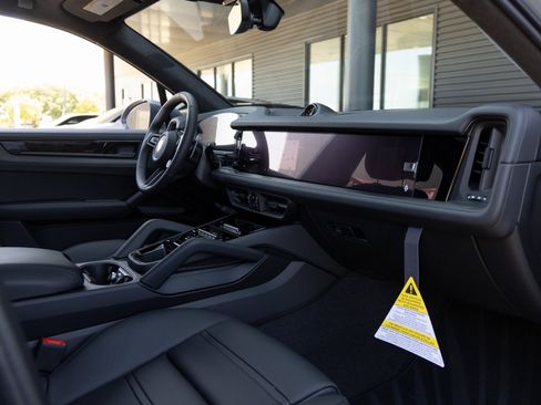 Certified 2026 Porsche Cayenne GTS image 42