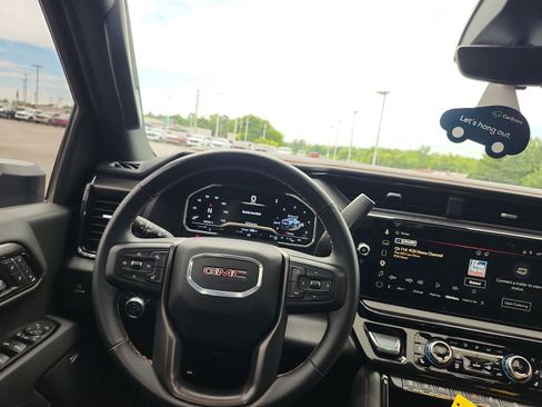 Certified 2025 GMC Sierra 2500 AT4 w/ AT4 Premium Plus Package AWD/4WD image 18