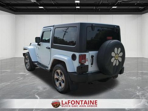 Used 2018 Jeep Wrangler Sahara w/ Connectivity Group AWD/4WD image 6