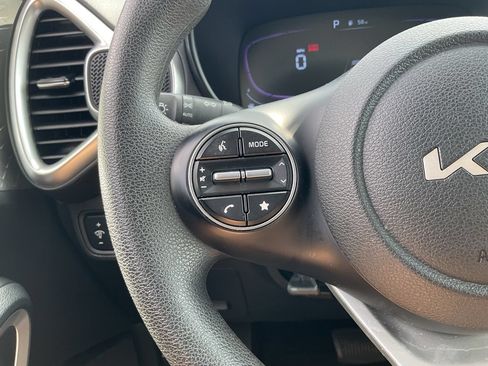 Used 2025 Kia Soul LX w/ LX Technology Package FWD image 26