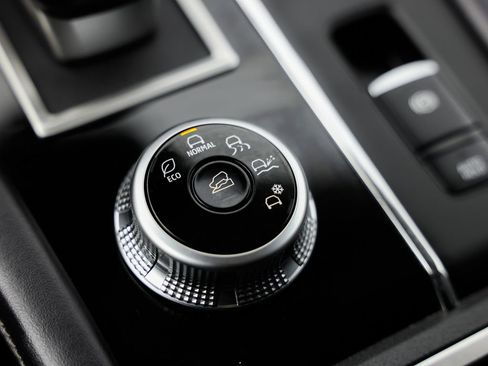 Used 2024 Mitsubishi Outlander SE image 30