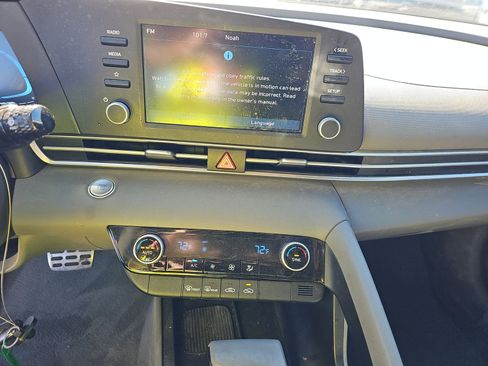 Used 2025 Hyundai Elantra Sport image 8