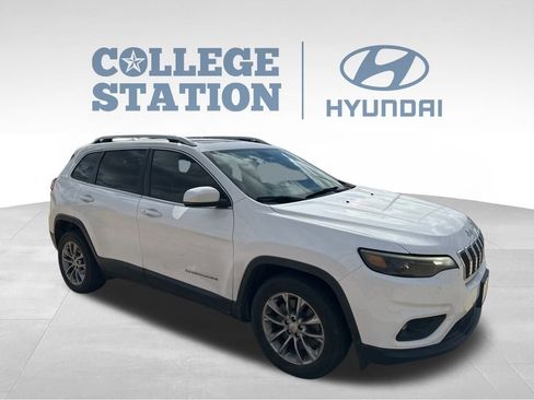 Used 2019 Jeep Cherokee Latitude Plus image 3