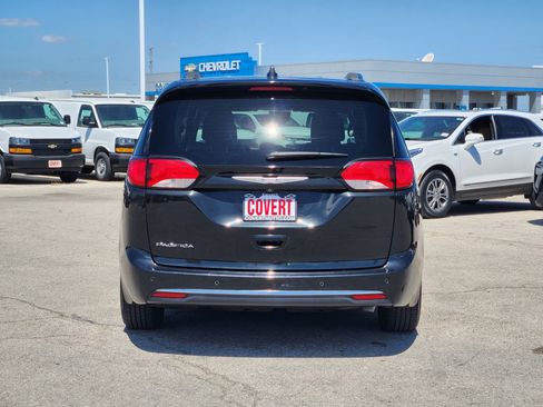 Used 2019 Chrysler Pacifica Touring-L w/ Advanced Safetytec Group FWD image 6