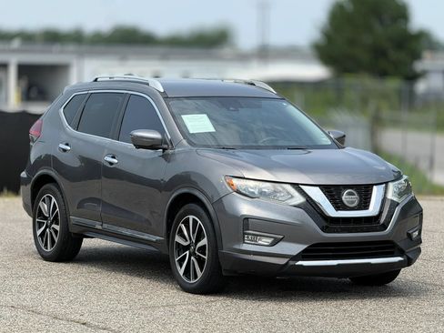 Used 2019 Nissan Rogue SL FWD image 1