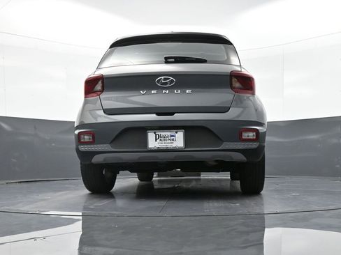 Certified 2022 Hyundai Venue Limited FWD image 28