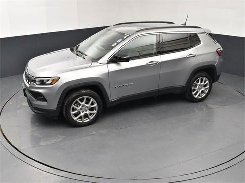 Used 2022 Jeep Compass Latitude image 15