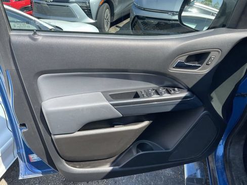 Used 2022 Chevrolet Colorado Z71 AWD/4WD image 3