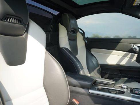Used 2019 Mercedes-Benz SLC 300 image 12