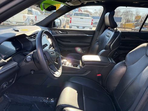 Certified 2022 Jeep Grand Cherokee Overland image 6