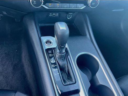 Used 2022 Nissan Altima 2.5 SV AWD/4WD image 16