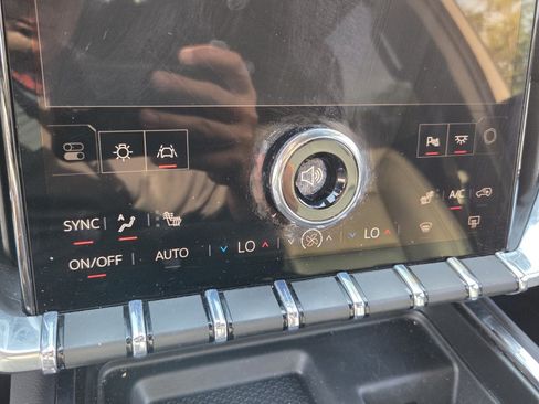 Certified 2026 GMC Acadia Elevation w/ Elevation Premium Package AWD/4WD image 29