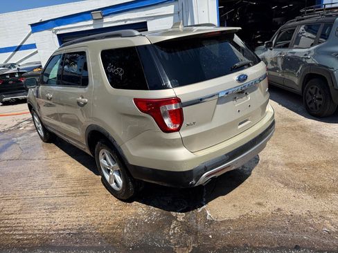 Used 2017 Ford Explorer XLT w/ Equipment Group 202A AWD/4WD image 4