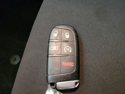 Used 2017 Jeep Grand Cherokee Laredo AWD/4WD image 32