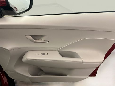 Used 2025 Hyundai Kona SEL AWD/4WD image 32