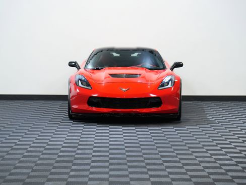 Used 2015 Chevrolet Corvette Z06 w/ 3LZ Preferred Equipment Group RWD image 4