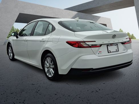 Used 2025 Toyota Camry LE FWD image 4