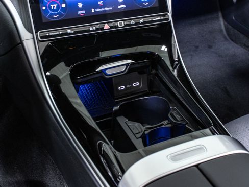 Used 2025 Mercedes-Benz C 300 4MATIC Sedan image 21