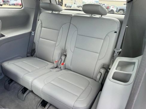 Used 2021 GMC Acadia SLT w/ Preferred Package FWD image 8
