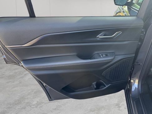 New 2025 Jeep Grand Cherokee L Altitude image 17