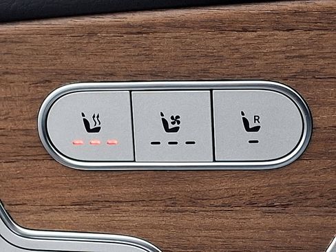 Certified 2024 Mercedes-Benz GLS 450 4MATIC image 25