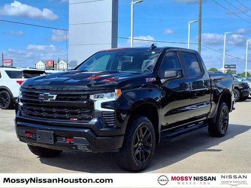 Used 2025 Chevrolet Silverado 1500 LT Trail Boss w/ Convenience Package II AWD/4WD image 4
