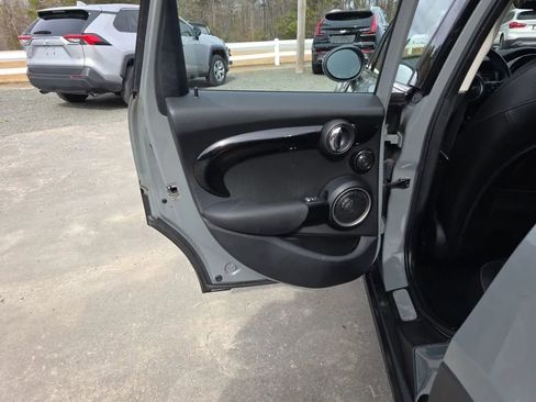 Used 2015 MINI Cooper S image 36