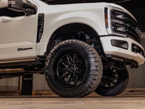 Used 2025 Ford F350 Platinum image 16