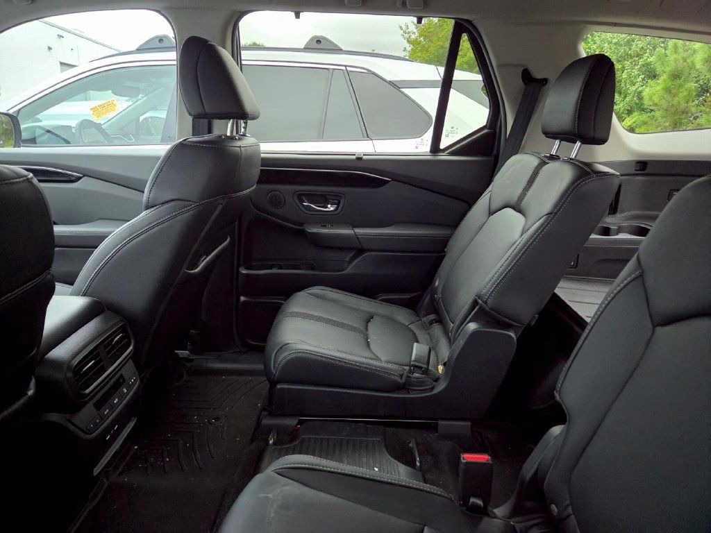 Used 2025 Honda Pilot EX-L image 6