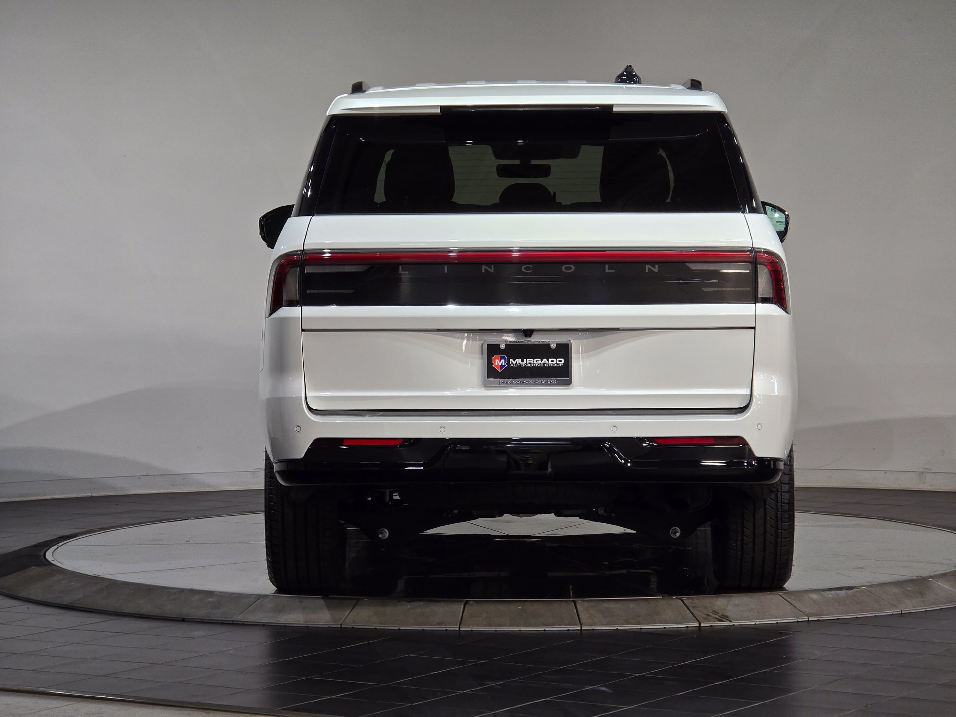 New 2025 Lincoln Navigator Reserve w/ Jet Appearance Package AWD/4WD image 8