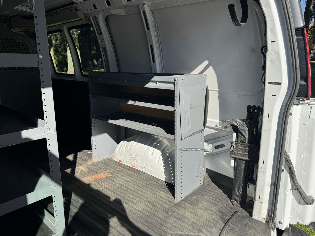 Used 2010 Chevrolet Express 2500 RWD image 26