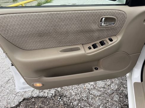 Used 2002 MAZDA 626 FWD image 13