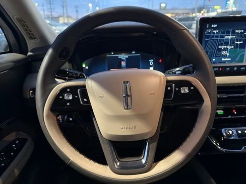 Certified 2023 Lincoln Corsair AWD image 17