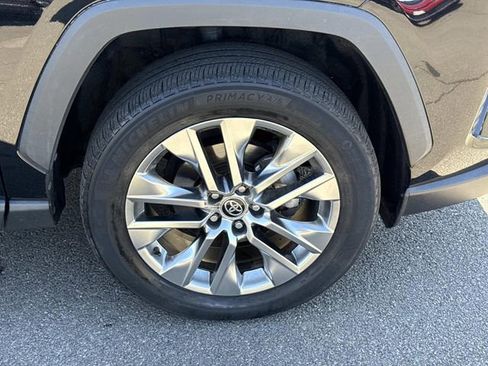 Used 2021 Toyota RAV4 XLE Premium image 7