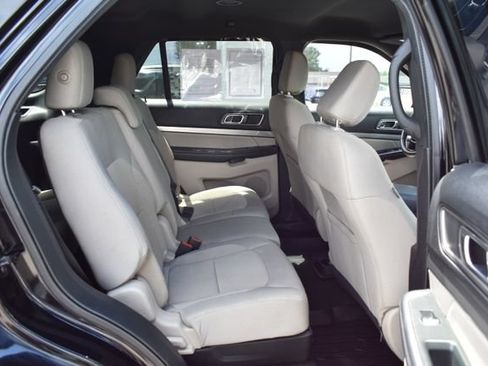 Used 2018 Ford Explorer XLT w/ XLT Technology Feature Bundle AWD/4WD image 39