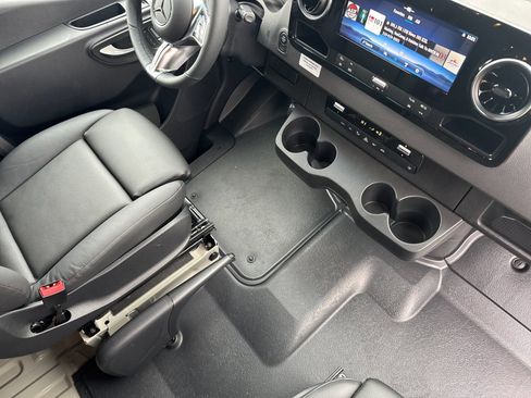 New 2025 Mercedes-Benz Sprinter 2500 image 17