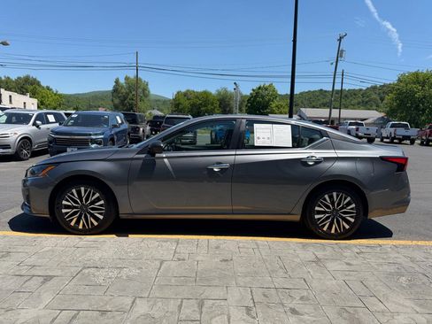 Used 2024 Nissan Altima 2.5 SV FWD image 5