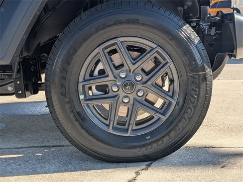 New 2025 Jeep Gladiator Sport image 11